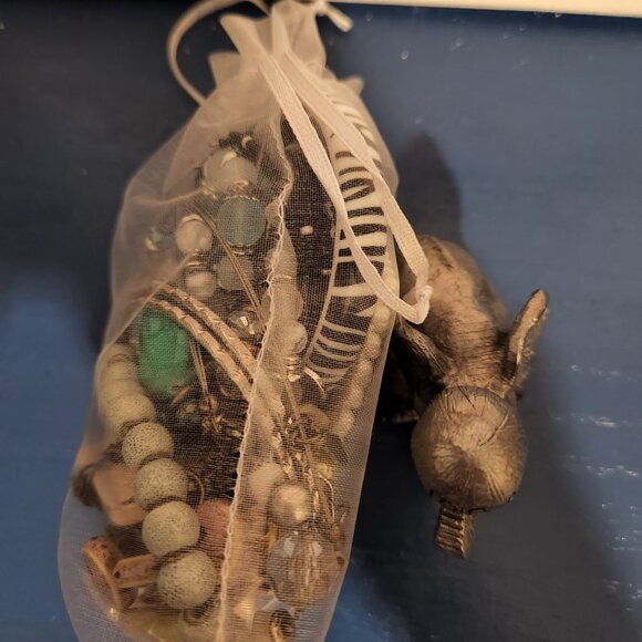 Mystery Jewelry drawstring bag 15+ wearable items| No broken pieces| Silver Tone - Picture 3 of 5